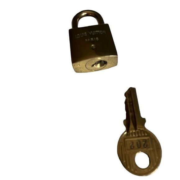 Louis Vuitton Gold Tone Brass Lock & Key 202 Rare - Picture 3 of 3